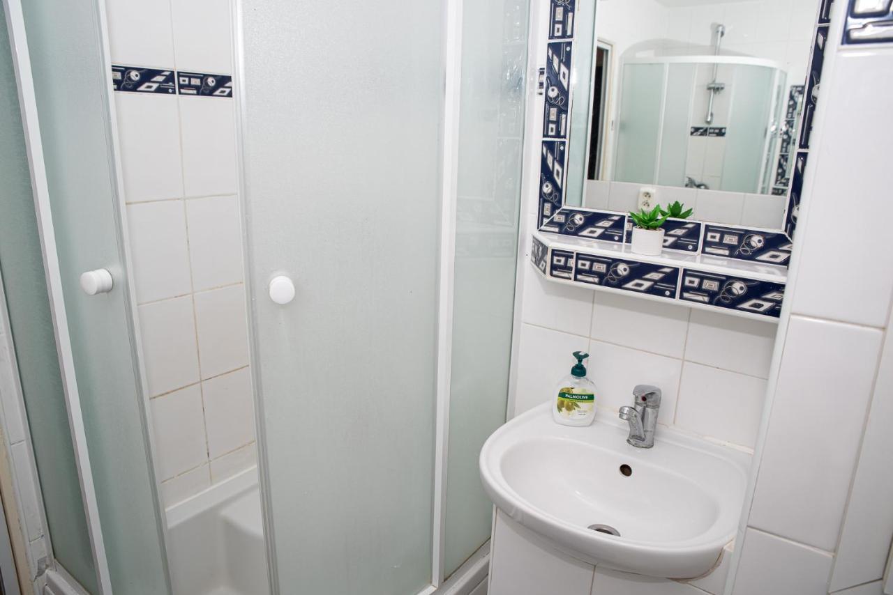 Lovely One Bedroom Apartment Nové Zámky Extérieur photo